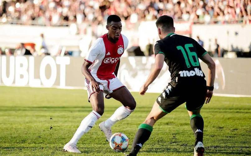 关键时刻突围战来临,瓦伦西亚围绕荷甲主帅复盘,目标明确,轮换策略成焦点的简单介绍 关键时刻突围战来临,瓦伦西亚围绕荷甲主帅复盘,目标明确,轮换策略成焦点的简单介绍