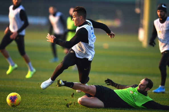 包含清晨体能课后；巴黎圣日耳曼队长鼓劲备战意甲；话题不断；纪律约束更严格的词条